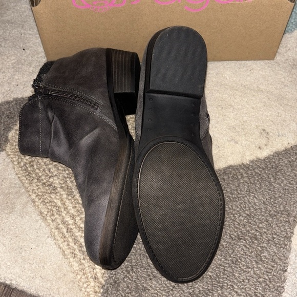 Sugar grey suede feel fabric booties 8 1/2 8.5 zip up inside faux zip outside - Picture 5 of 7